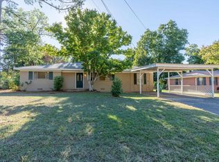 305 Ridgewood Dr, Palestine, TX 75803