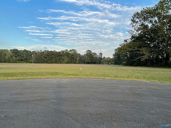 3rd image of 2851 Lake Forest Dr N