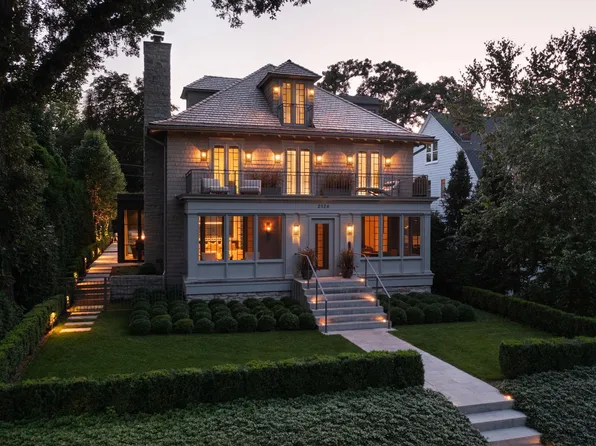 2124 W Lake Of The Isles Pkwy, Minneapolis, MN 55405