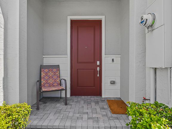 4th image of 209 SE Woodbark Street
