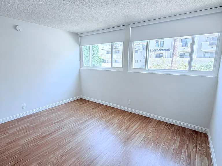 11635 Mayfield Ave #2 — Photo 12