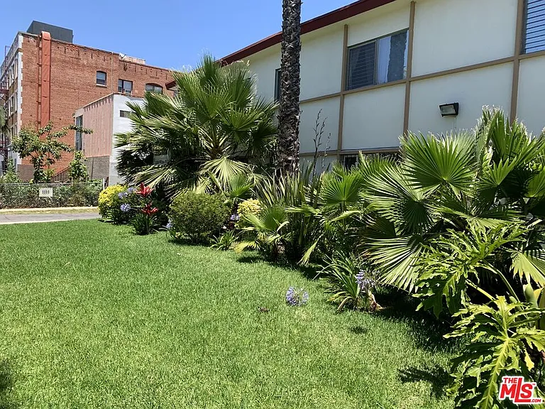 1330 S Wilton Pl #9 — Photo 17