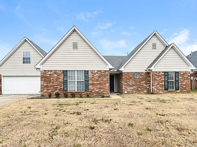 1848 Central Trails Dr — Photo 1