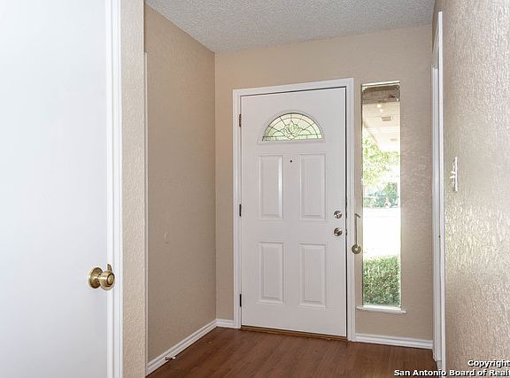 2nd image of 828 Sunshadow Dr