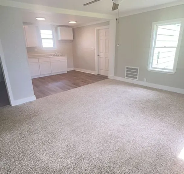 2918 S Jefferson St — Photo 2
