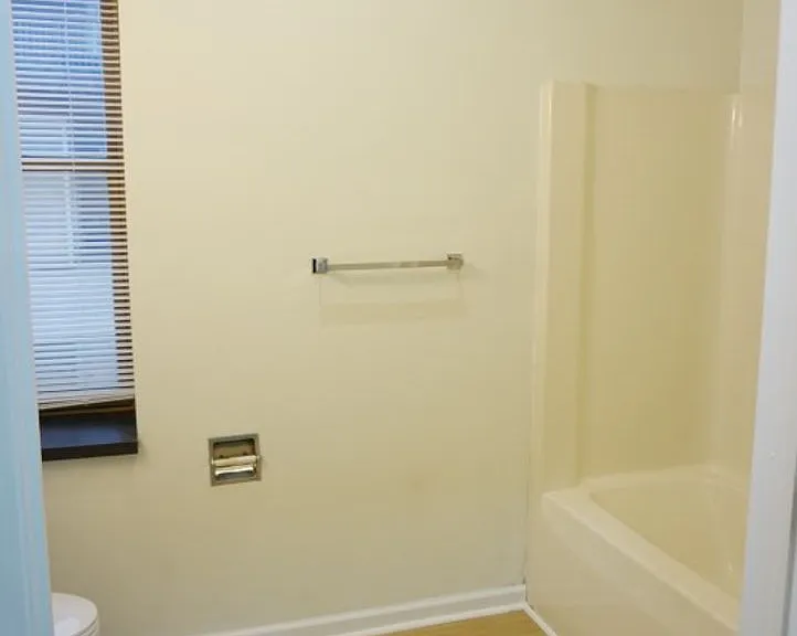 1128 W 5th St — Photo 5