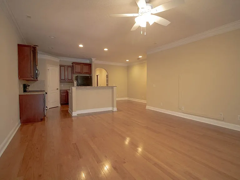 127 Ventura Pl — Photo 8