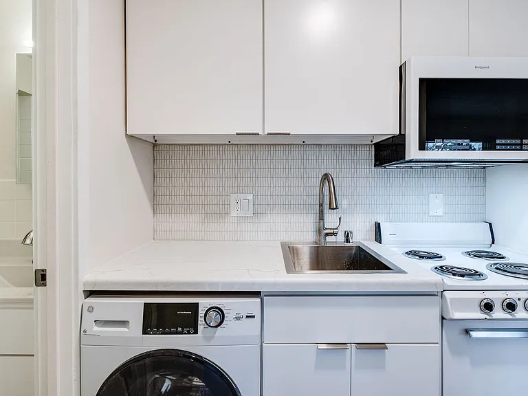 401 Chamberlain Ave — Photo 3
