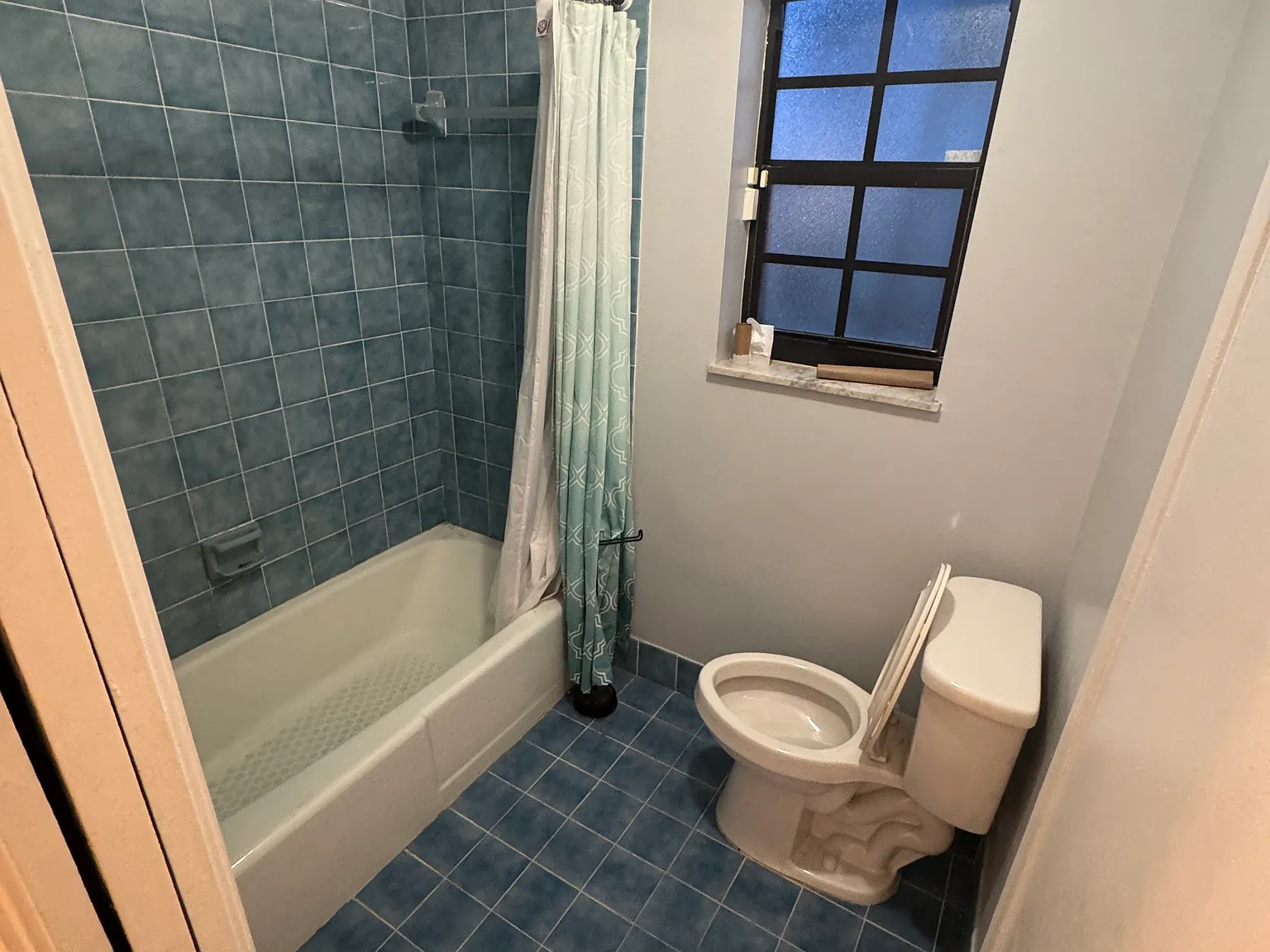 3 bed, 2617 sqft, $4,200 — Photo 2