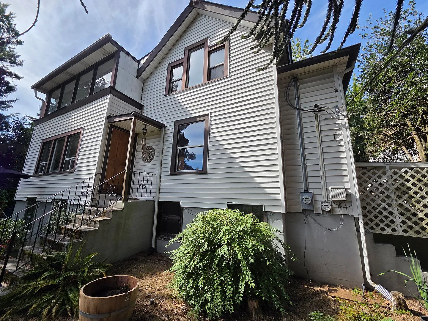 Huge Bremerton 4 Bedroom, Double Bonus Rooms, Builts Ins & More. Right Next to PSNS! — Photo 1