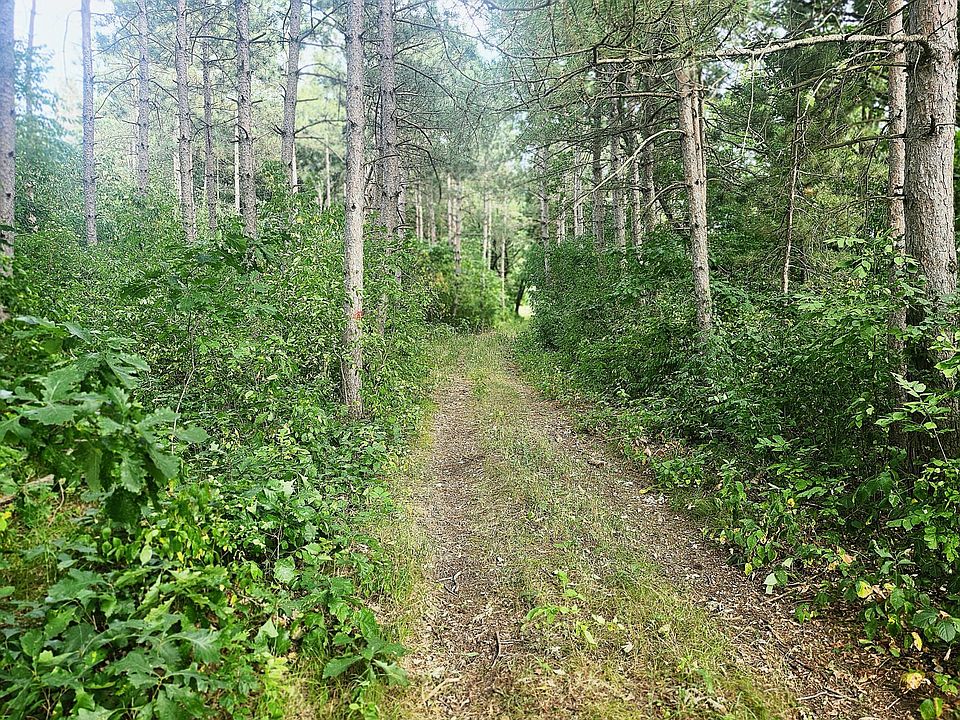 1st image of 400th St