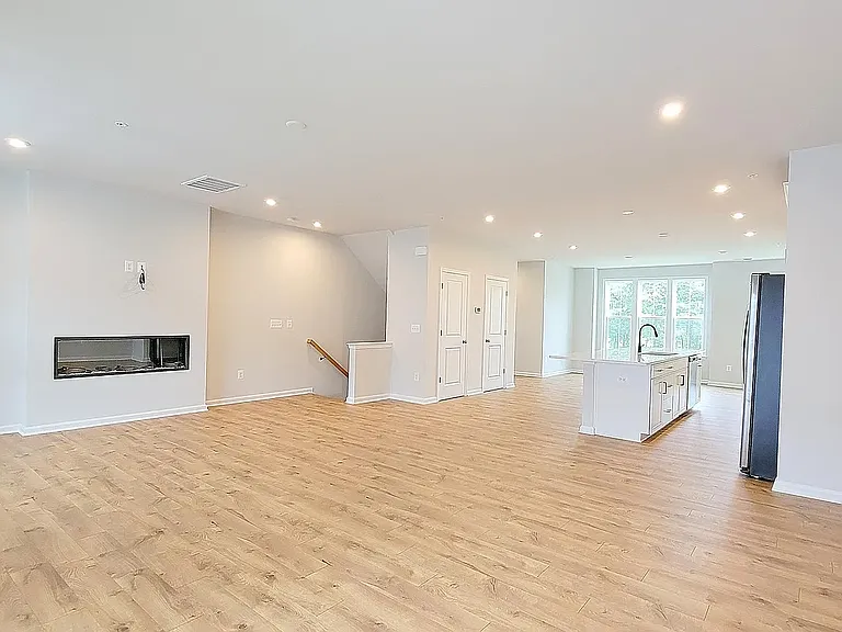 9233 Magellan Pkwy #B — Photo 4