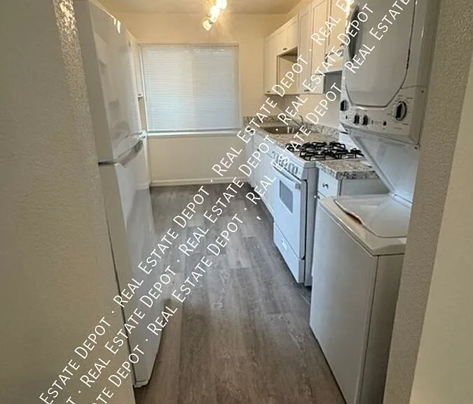 242 N K St — Photo 2