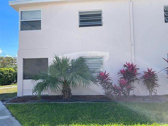4th image of 229 SE 1st Ave APT 103