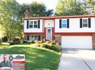 8903 Fairlane Dr, Olmsted Township, OH 44138