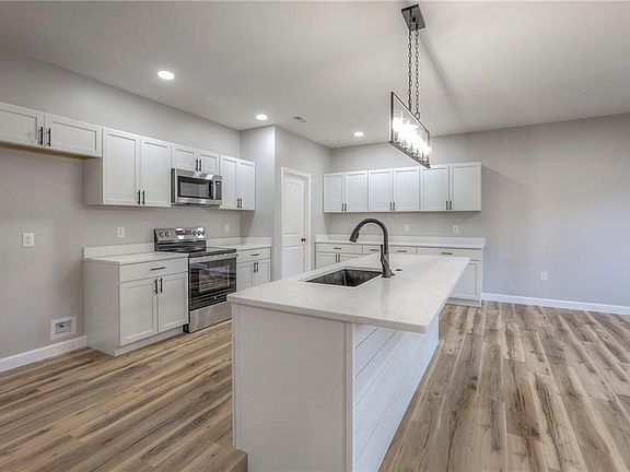 5th image of 310 NE 51st Rd