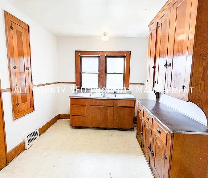 680 Sherman St #3 — Photo 7
