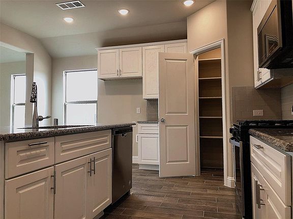 3rd image of 415 Tommie Lillian Ln