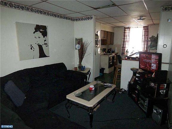 3rd image of 2031 E Birch St