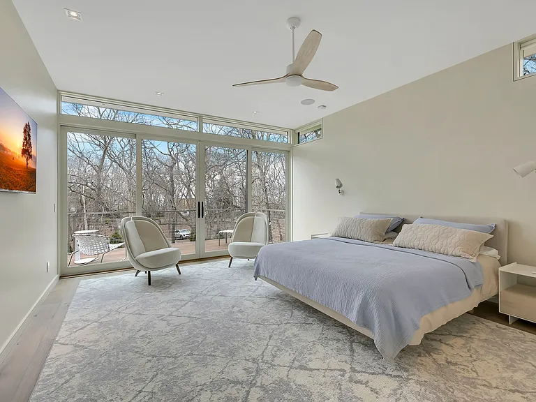 33 Hedges Banks Dr — Photo 14