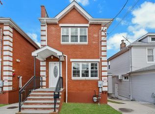 820 Hollywood Avenue, Bronx, NY 10465