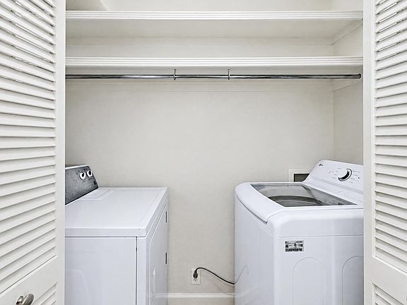4th image of 8629 Edgemere Rd #13