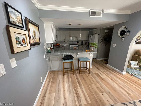 3rd image of 3486 Kensbrook St