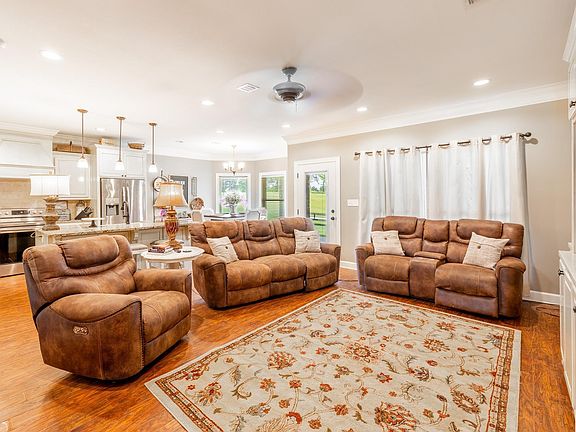 3rd image of 279 Jimmy Lee Ln