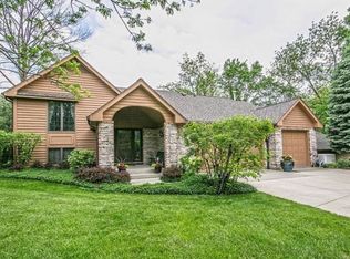 7S554 Oak Trails Dr, Naperville, IL 60540