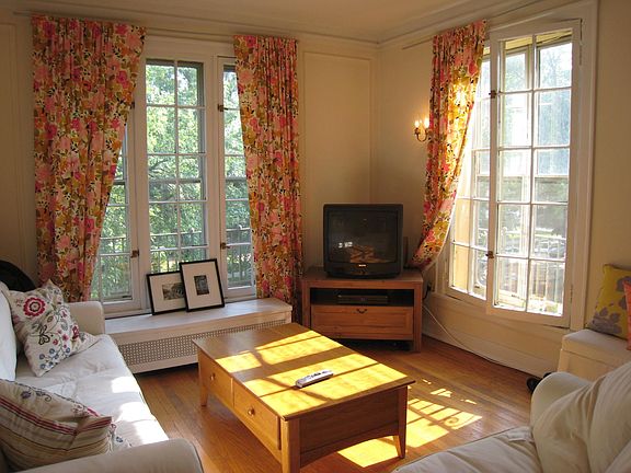 3rd image of 7306 N Greenview Ave #1