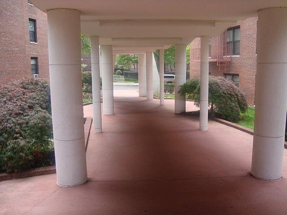 4th image of 13915 83rd Ave APT 724