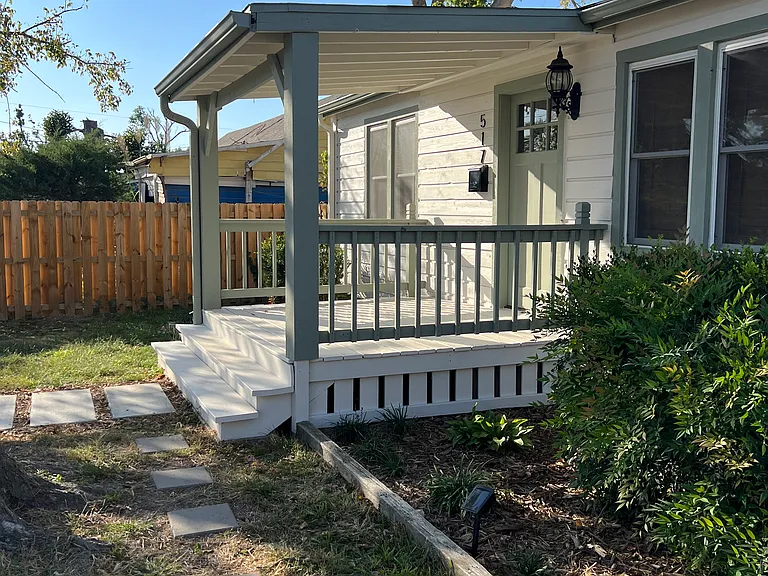 517 W Maple St — Photo 20