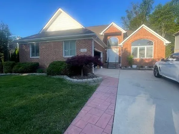 41040 Vista Woods Way, Clinton Township, MI 48038