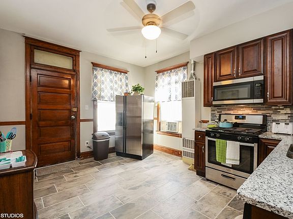 4th image of 871 N Richmond St #2