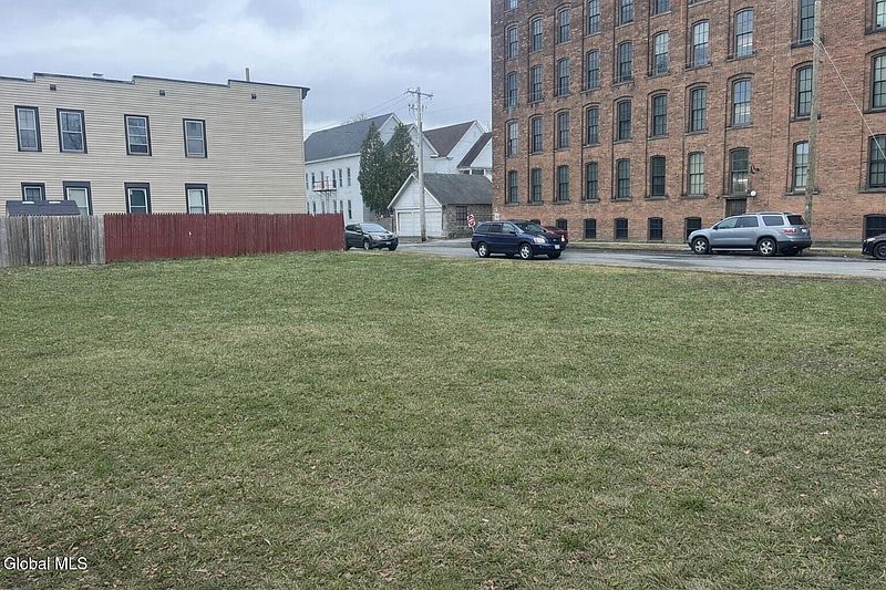 4th image of 762 2nd Avenue