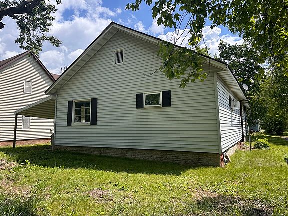 3rd image of 204 S 10th St