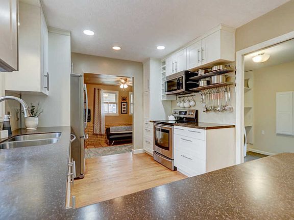 3rd image of 8213 Fox Run Ln