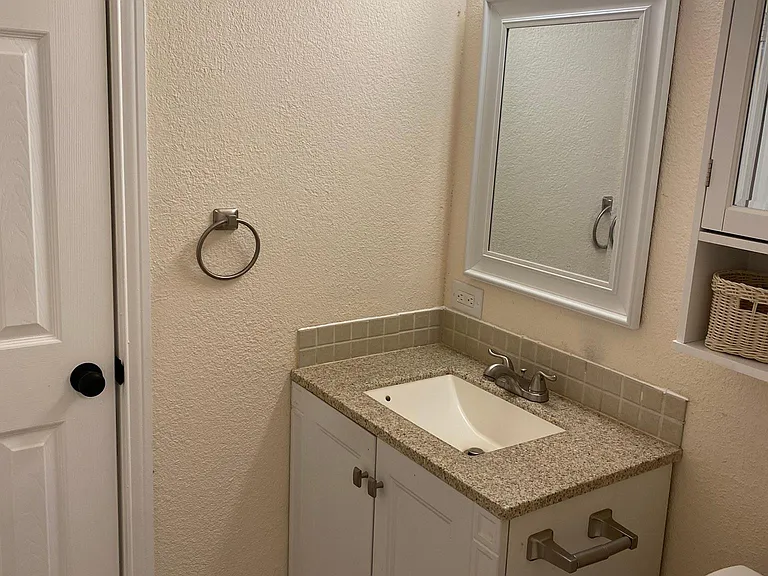 2421 Lakeview Cir — Photo 36