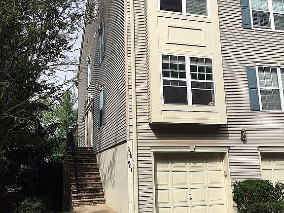 4th image of 800 Newport Dr