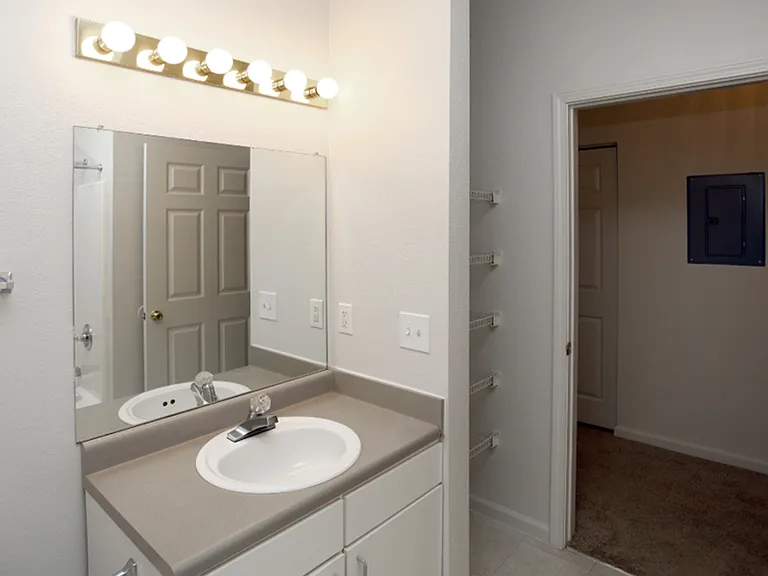 Jefferson Place Apartments — Photo 23