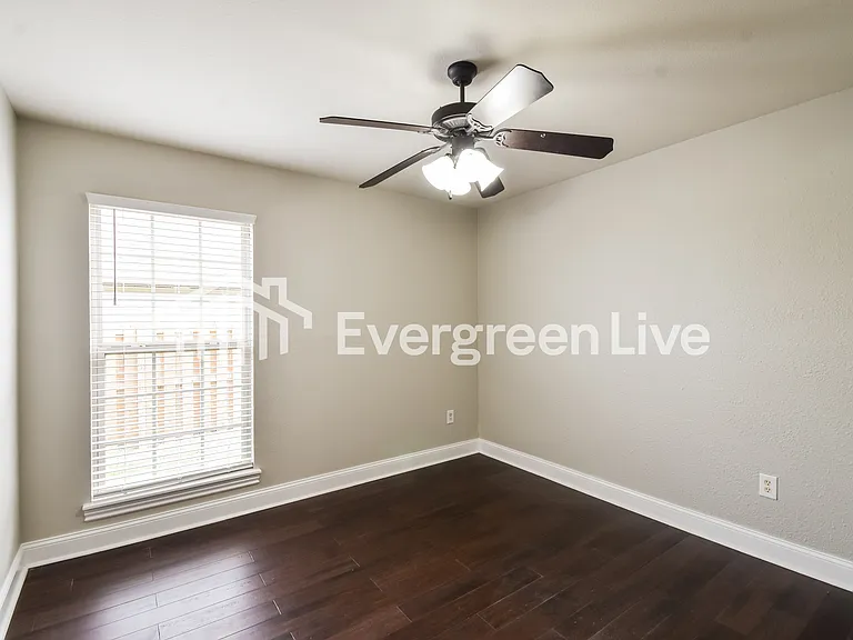 557 N Fox Meadows Ln — Photo 12