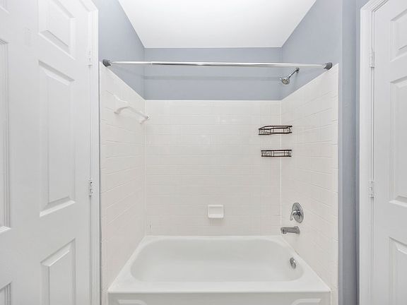 4th image of 10001 Vanderbilt Cir APT 4