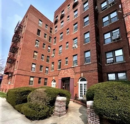 2nd image of 1625 E 13th St APT 6