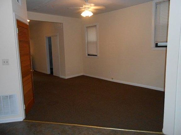 4th image of 2254 N Southport Ave