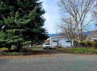 230 Valley Dr, Yreka, CA 96097