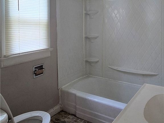 5th image of 716 Holdridge St