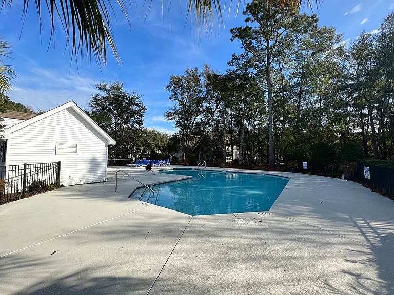 555 Tayrn Dr — Photo 16