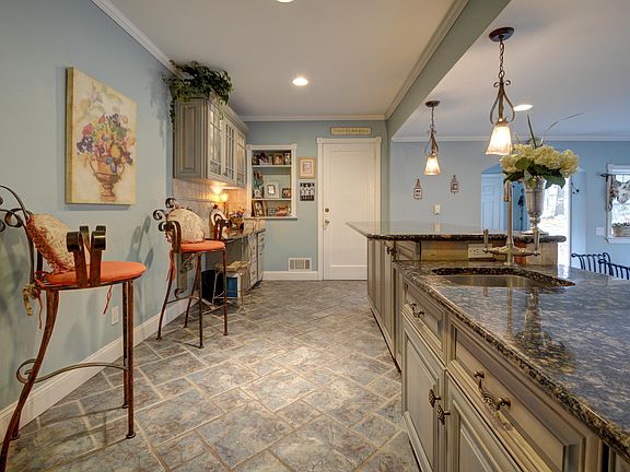 BAR SINK AND KITCHEN ISLAND