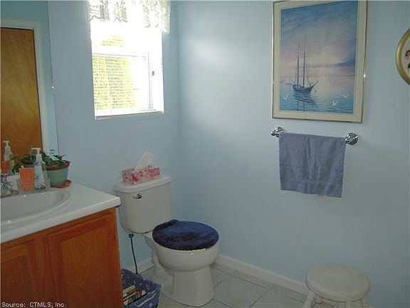 3rd image of 12 Holly Ln