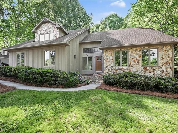 5 Provence Ct, Greensboro, NC 27410